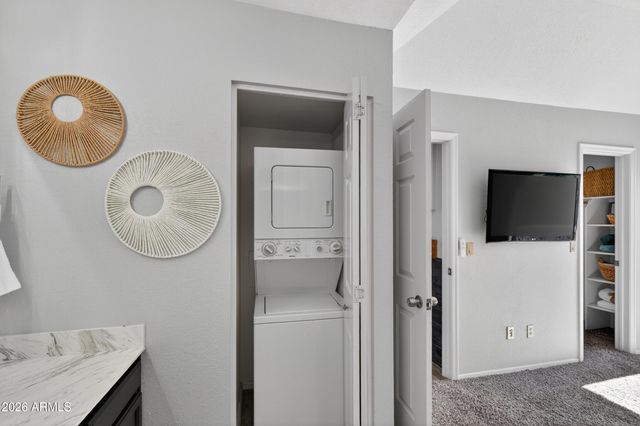 1633 E LAKESIDE Drive 25, Gilbert, AZ 85234