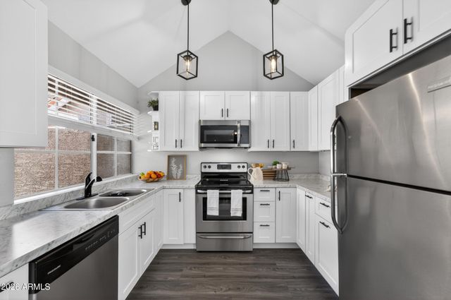 1633 E LAKESIDE Drive 25, Gilbert, AZ 85234
