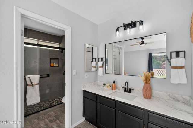 1633 E LAKESIDE Drive 25, Gilbert, AZ 85234