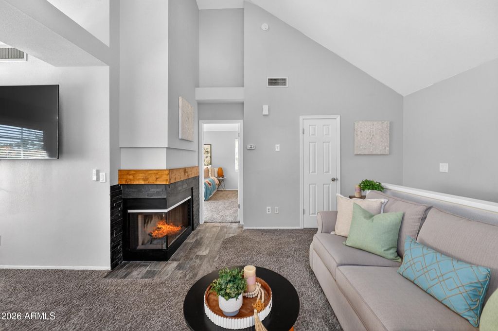 Image 13 of property listing at 1633 E LAKESIDE Drive 25, Gilbert, AZ 85234