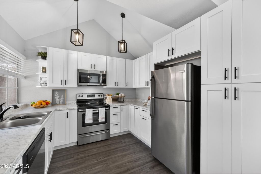 Image 15 of property listing at 1633 E LAKESIDE Drive 25, Gilbert, AZ 85234