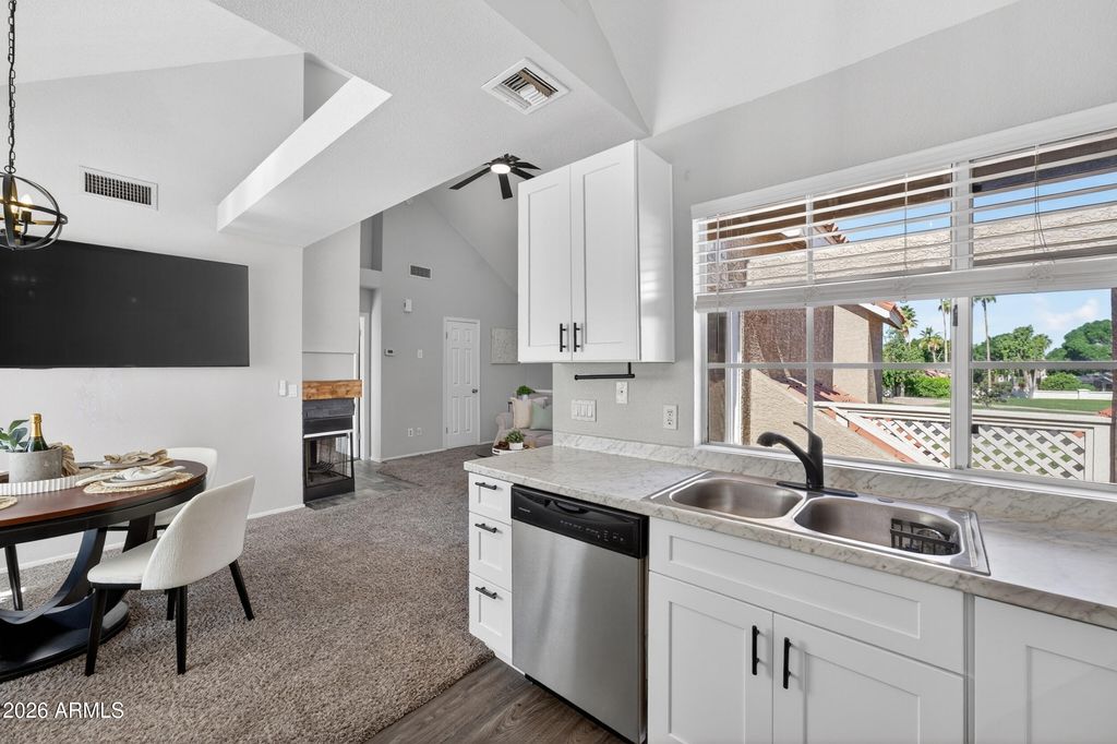 Image 16 of property listing at 1633 E LAKESIDE Drive 25, Gilbert, AZ 85234