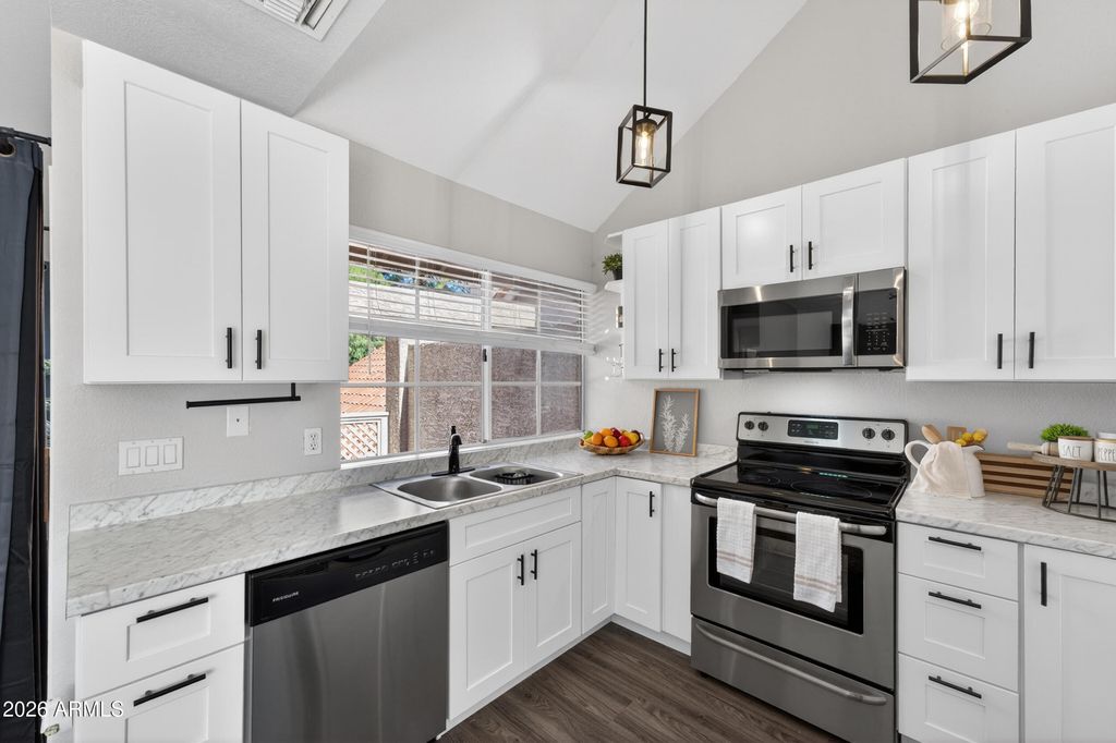Image 17 of property listing at 1633 E LAKESIDE Drive 25, Gilbert, AZ 85234