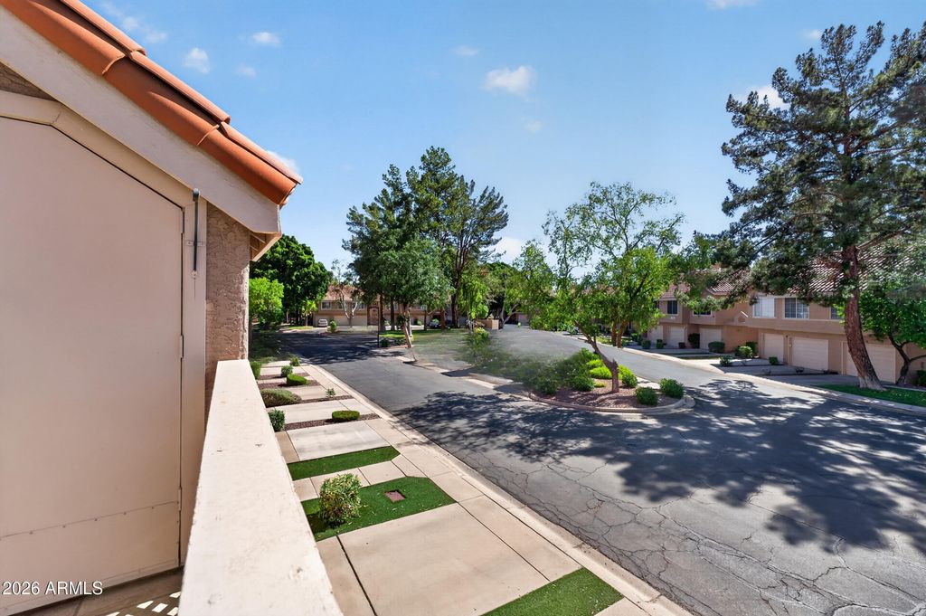 Image 30 of property listing at 1633 E LAKESIDE Drive 25, Gilbert, AZ 85234