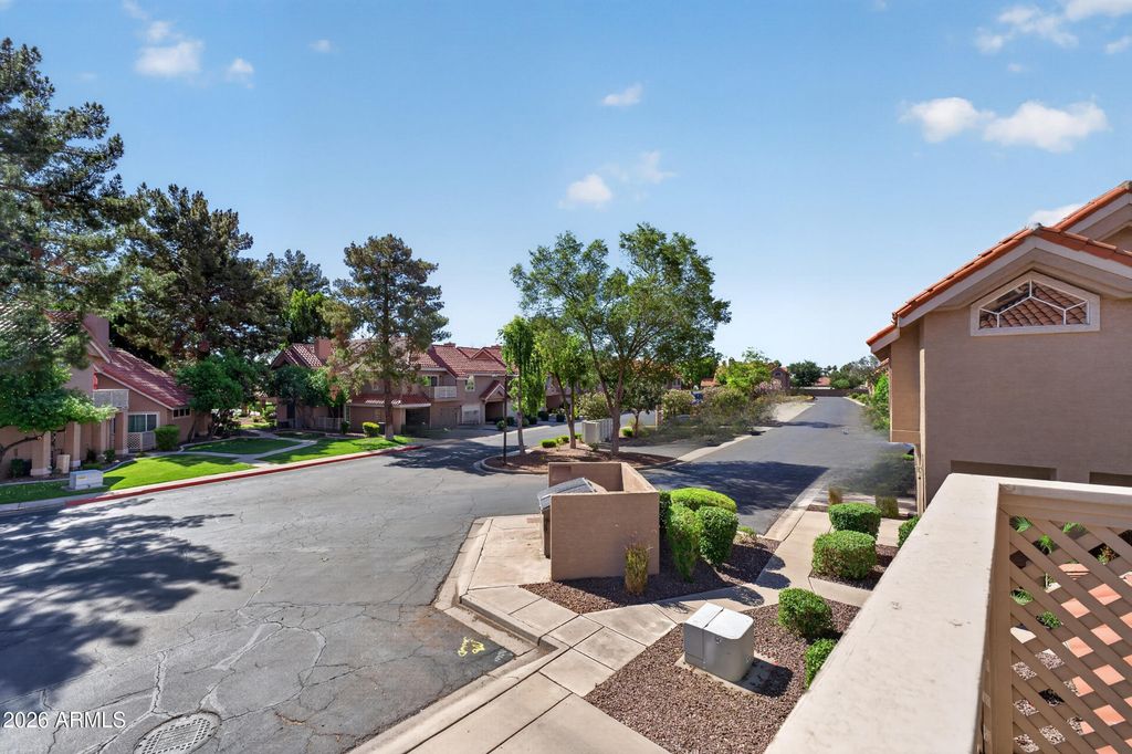 Image 31 of property listing at 1633 E LAKESIDE Drive 25, Gilbert, AZ 85234