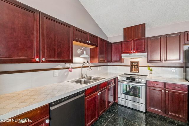 5065 KNIGHTSBRIDGE Circle N, Jacksonville, FL 32244