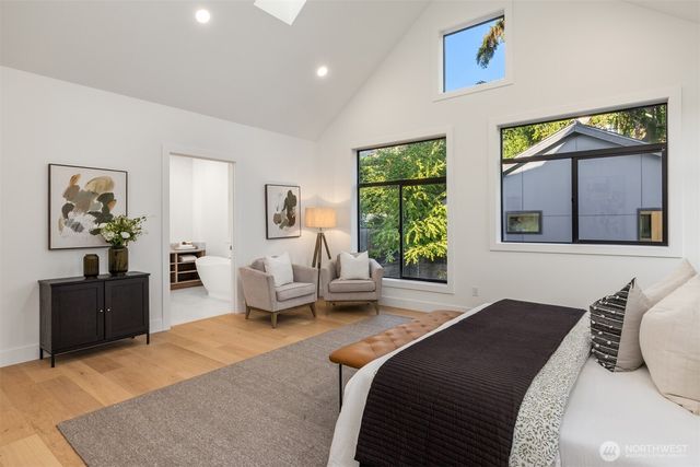 3832 32nd Avenue W, Seattle, WA 98199