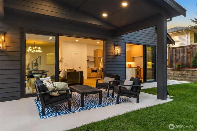 3832 32nd Avenue W, Seattle, WA 98199