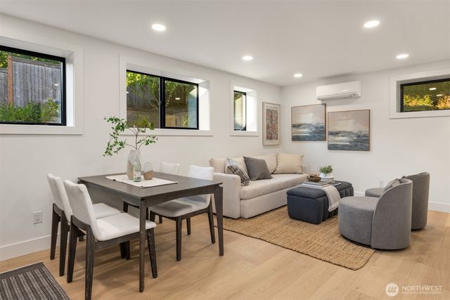 3832 32nd Avenue W, Seattle, WA 98199