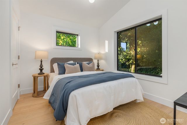 3832 32nd Avenue W, Seattle, WA 98199