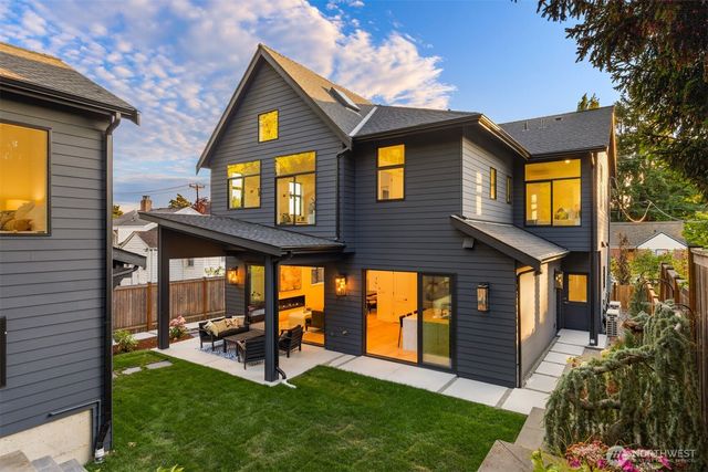 3832 32nd Avenue W, Seattle, WA 98199