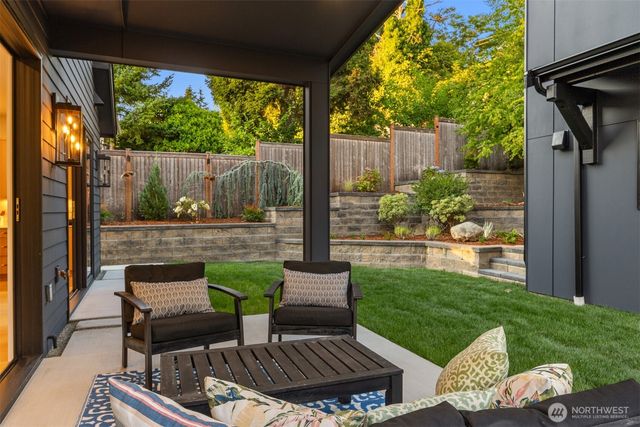 3832 32nd Avenue W, Seattle, WA 98199