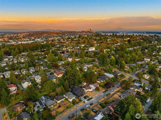 3832 32nd Avenue W, Seattle, WA 98199