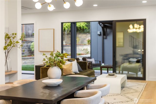 3832 32nd Avenue W, Seattle, WA 98199