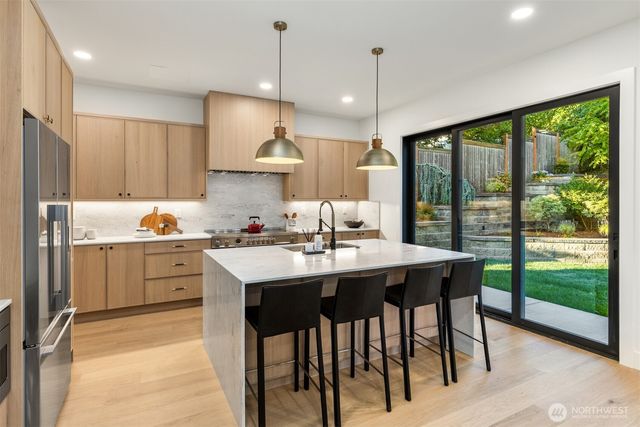 3832 32nd Avenue W, Seattle, WA 98199