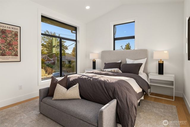 3832 32nd Avenue W, Seattle, WA 98199