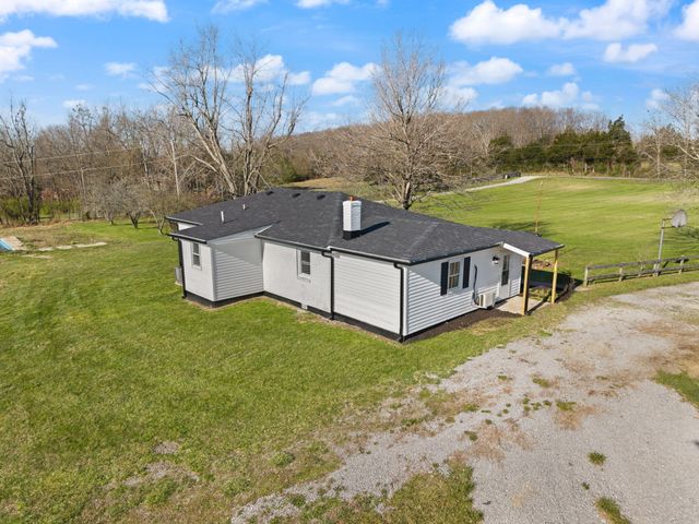 401 Drakes Creek Road, Crab Orchard, KY 40419