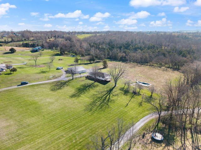 401 Drakes Creek Road, Crab Orchard, KY 40419