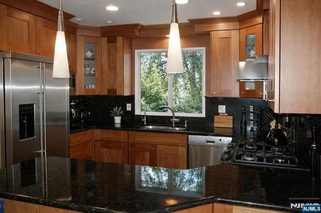 441 7th Street, Palisades Park, NJ 07650