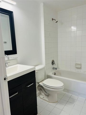 3221 Sabal Palm Mnr 103, Davie, FL 33024