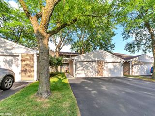 1029 chatham Court, Vernon Hills, IL 60061