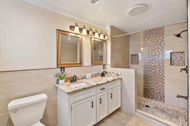 16930 Stardale Lane, Friendswood, TX 77546