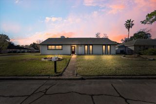 16930 Stardale Lane, Friendswood, TX 77546