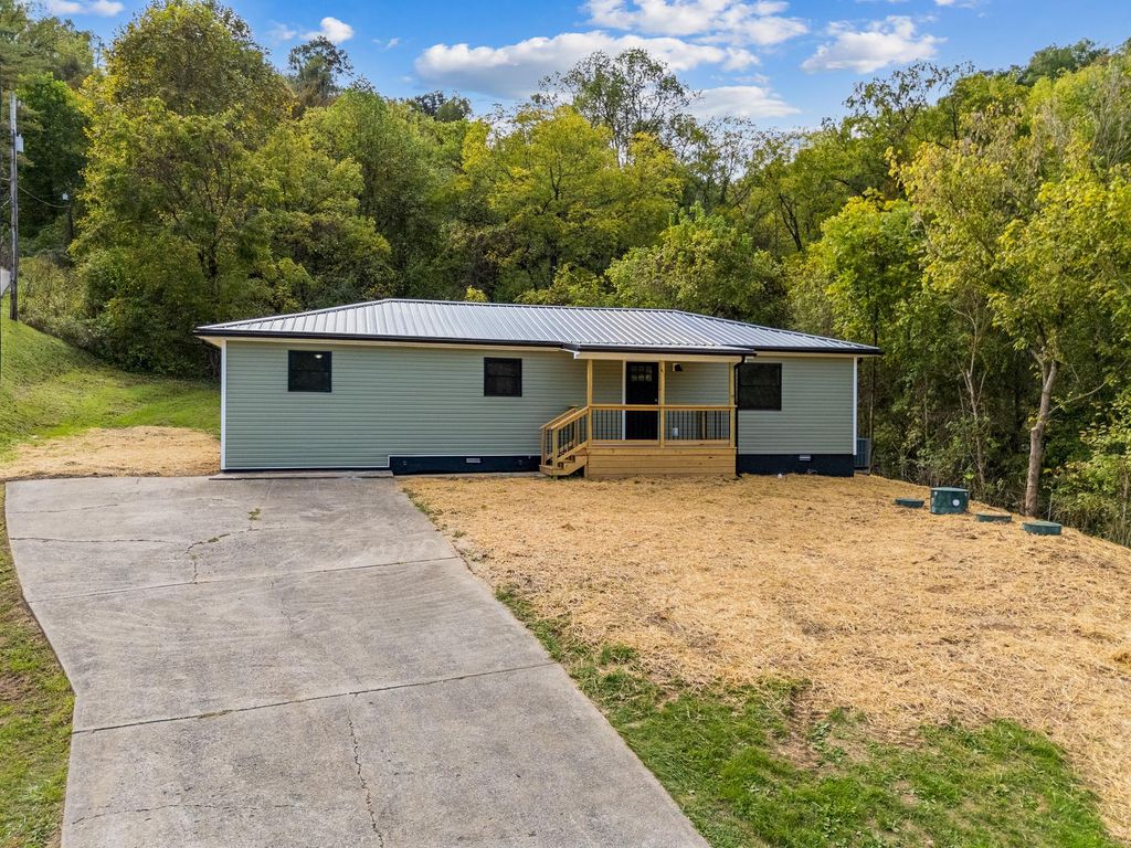 983 County Road 104, Chesapeake, OH 45619