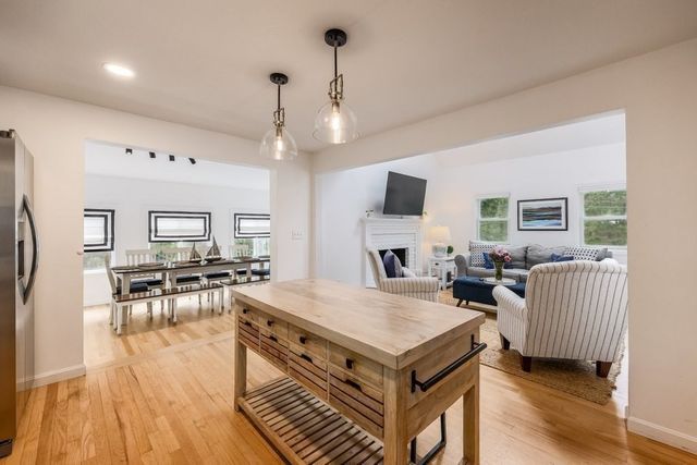 35 Pinecrest Ave, Mashpee, MA 02649
