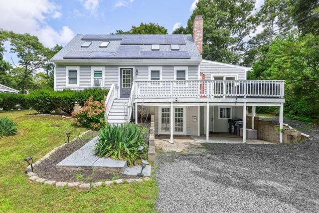 35 Pinecrest Ave, Mashpee, MA 02649
