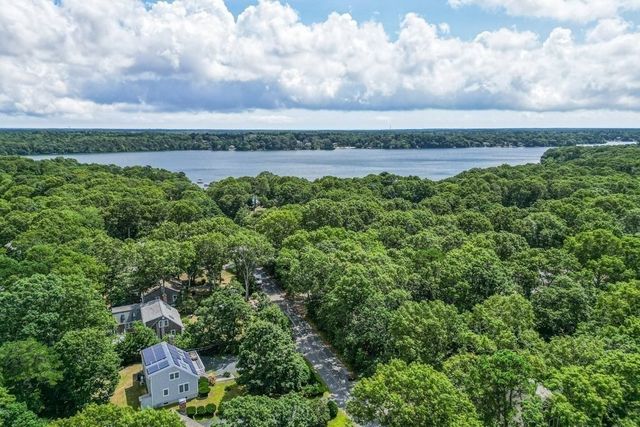 35 Pinecrest Ave, Mashpee, MA 02649