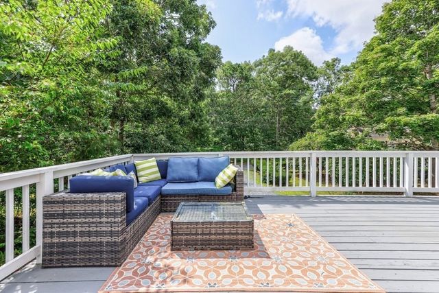 35 Pinecrest Ave, Mashpee, MA 02649