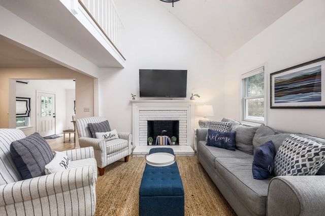 35 Pinecrest Ave, Mashpee, MA 02649