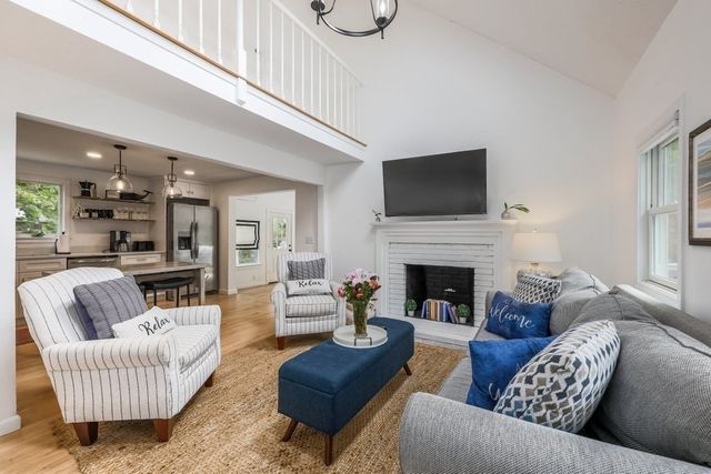 35 Pinecrest Ave, Mashpee, MA 02649