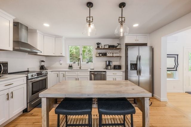 35 Pinecrest Ave, Mashpee, MA 02649
