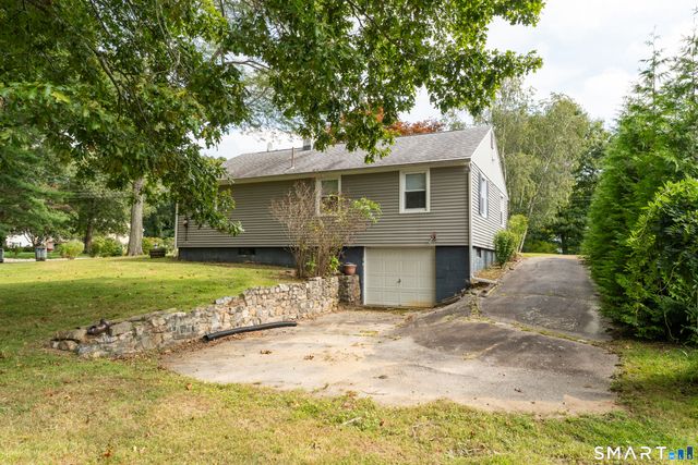 16 Pattagansett Drive, East Lyme, CT 06333