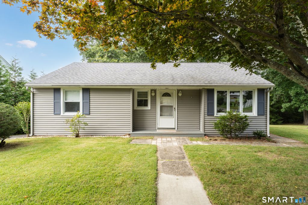 16 Pattagansett Drive, East Lyme, CT 06333