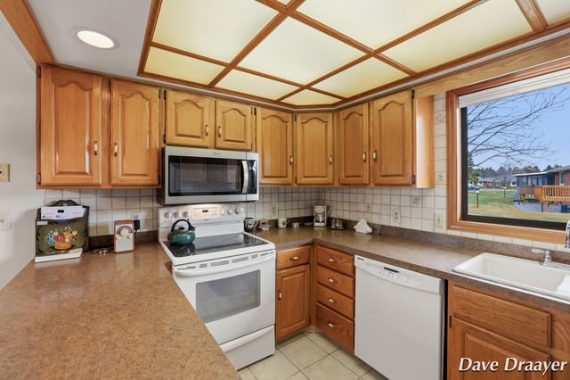 709 Waterview Court, Grandville, MI 49418