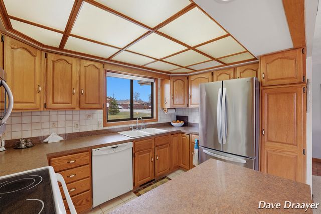 709 Waterview Court, Grandville, MI 49418