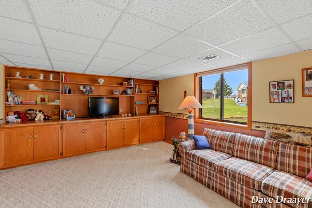 709 Waterview Court, Grandville, MI 49418