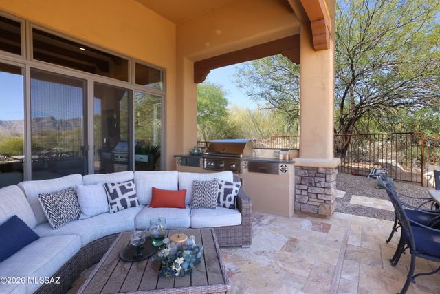 13941 N Stone Gate Place, Oro Valley, AZ 85755