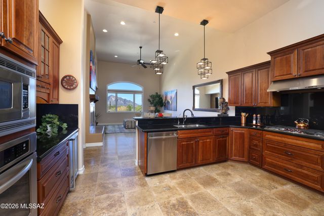 13941 N Stone Gate Place, Oro Valley, AZ 85755