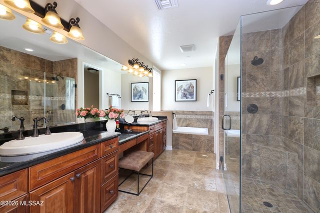 13941 N Stone Gate Place, Oro Valley, AZ 85755
