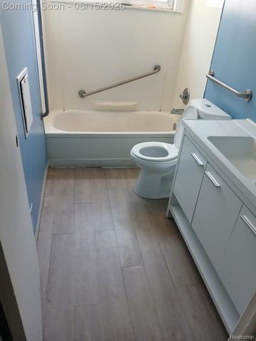 17723 Oakdale Street, Roseville, MI 48066