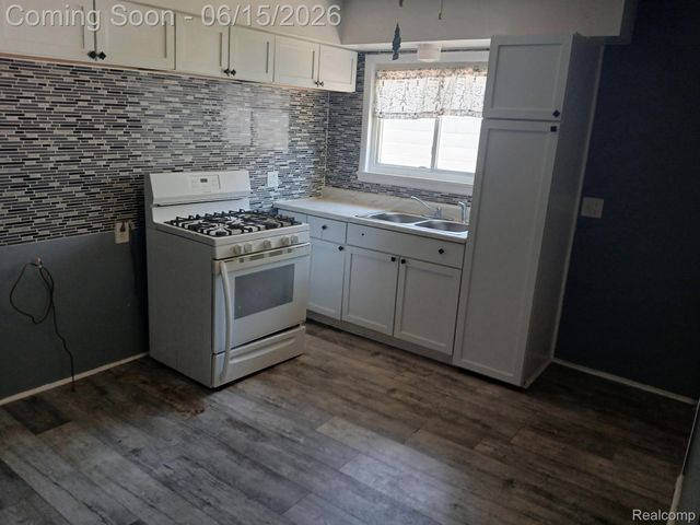 17723 Oakdale Street, Roseville, MI 48066