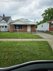 17723 Oakdale Street, Roseville, MI 48066
