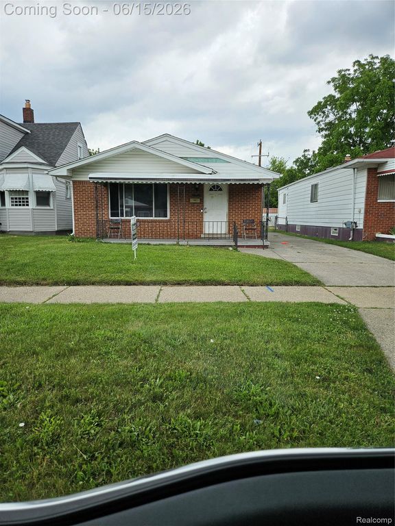 17723 Oakdale Street, Roseville, MI 48066