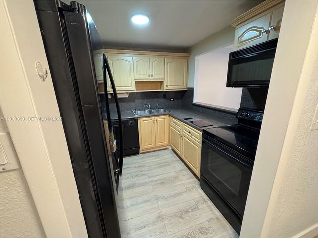 10425 SW 112th Avenue 103, Miami, FL 33176