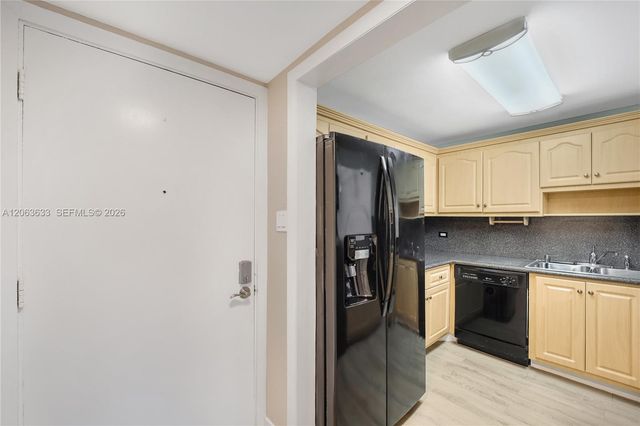 10425 SW 112th Avenue 103, Miami, FL 33176
