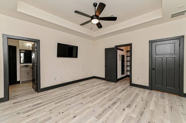 100 Dax DR, Liberty Hill, TX 78642